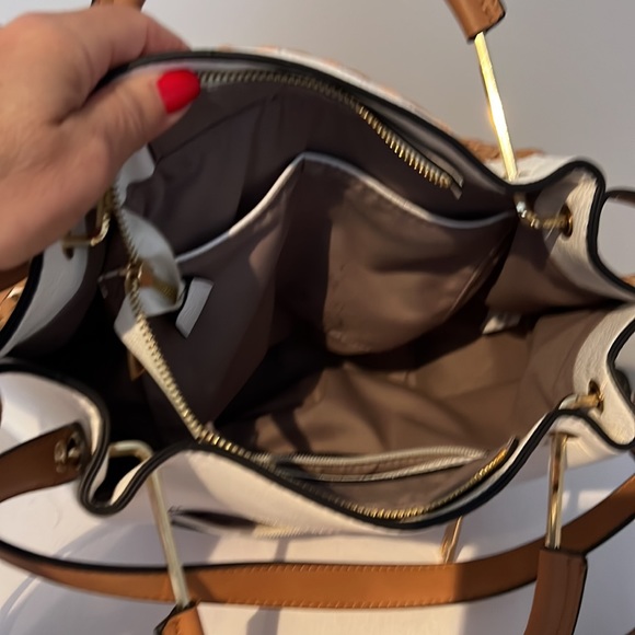 Beautiful summer bag in White and tan. - Picture 5 of 5